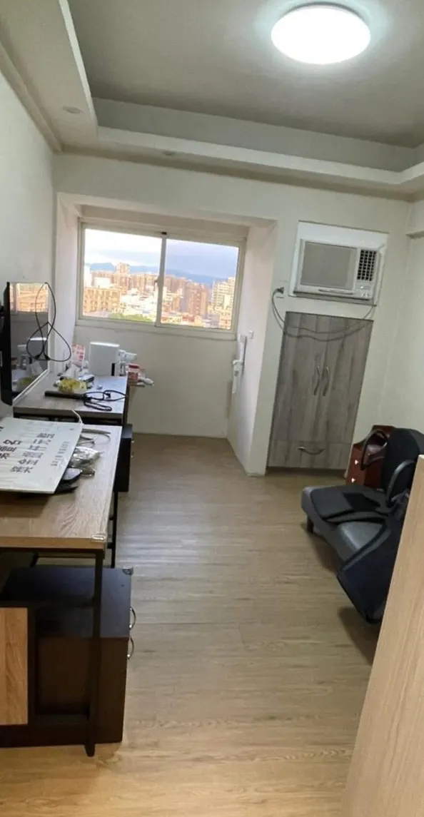 清潔後的房間,木紋地板乾淨